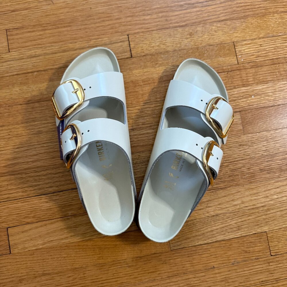 New Arizona Birkenstock Sandals – Leather/Gold Buckle (Narrow, New with Tags)